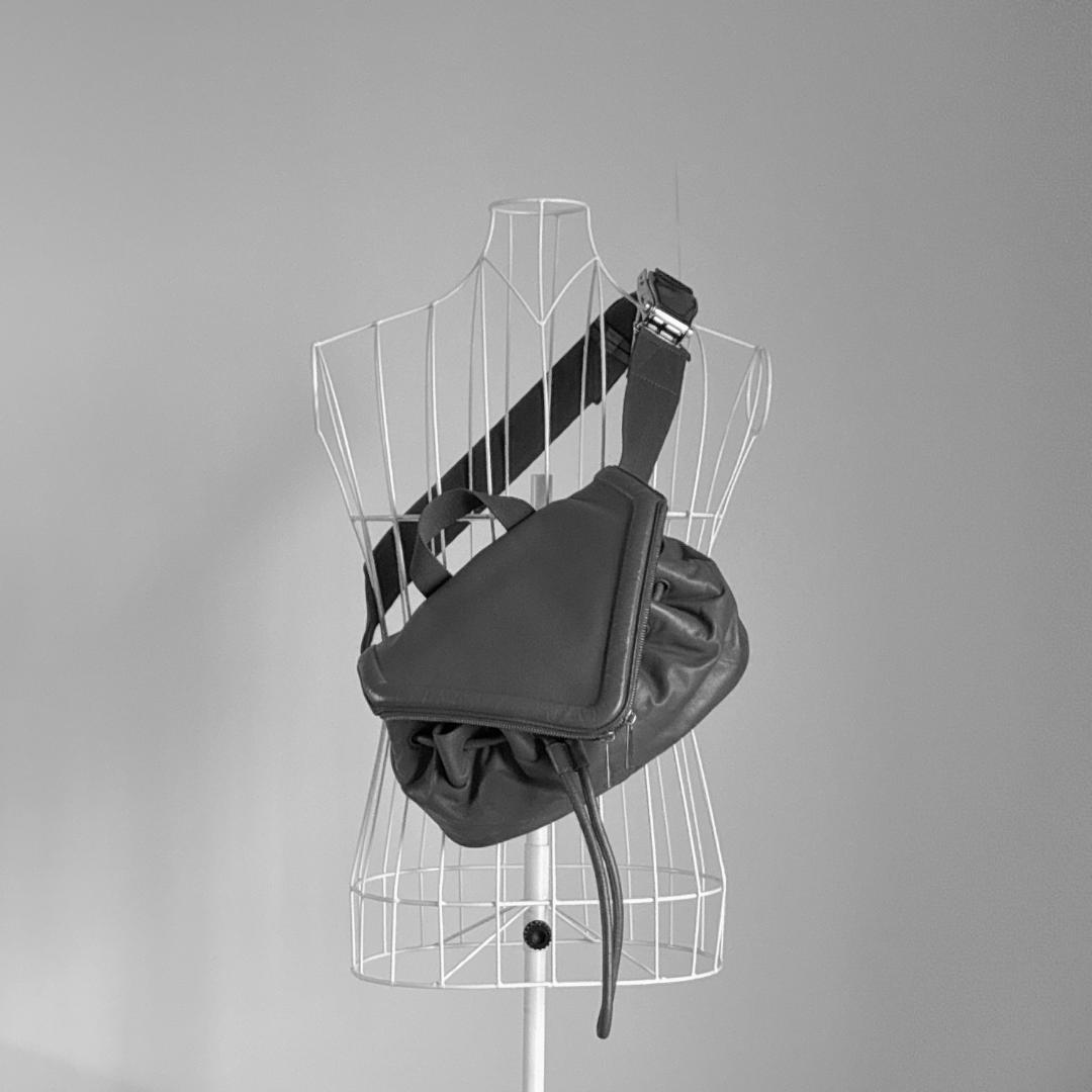 ボッテガヴェネタ ビーク ベルトバッグ ボディバッグウエストバッグ グレー