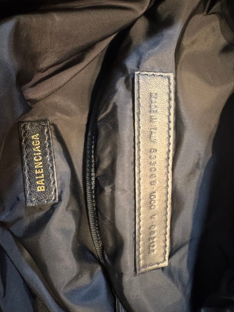 バレンシアガ　ボディバッグ