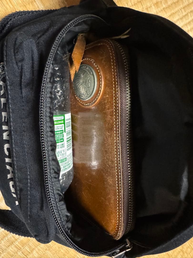 バレンシアガ　ボディバッグ