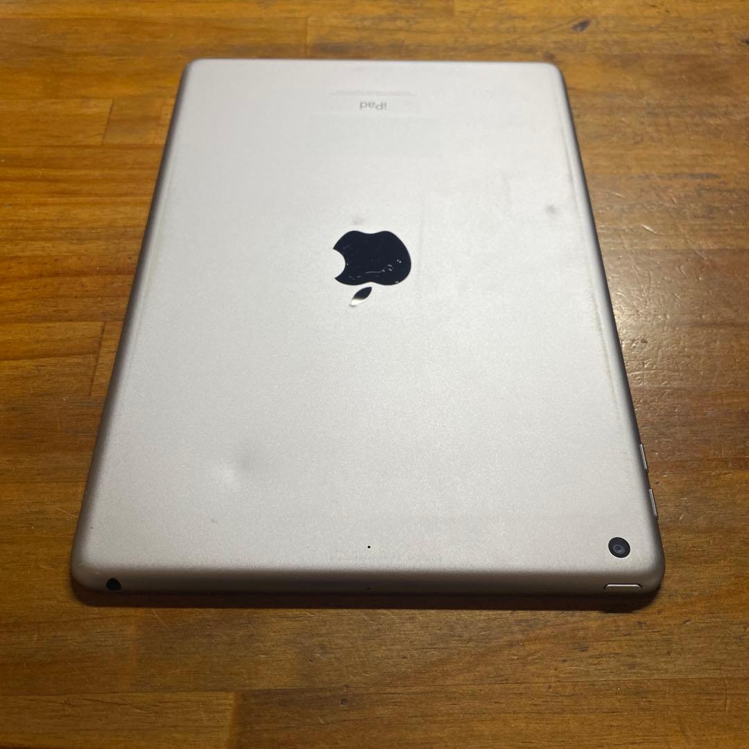 iPad 第6世代　32GB シルバー＋ペン＋ケース