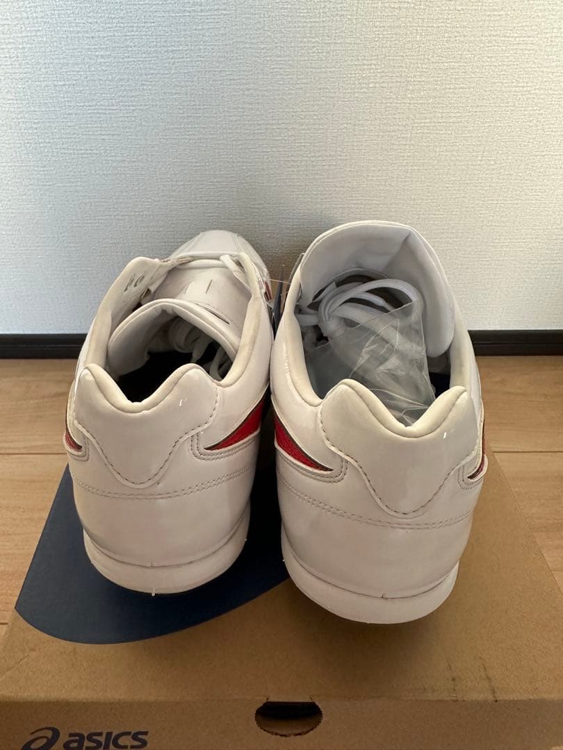 【新品未使用】asics スパイクシューズ ホワイト/レッド（28.0㌢）