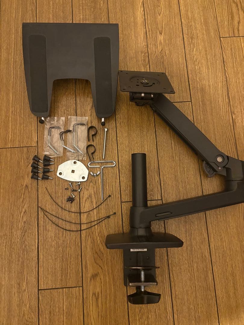 【気まぐれ値下げ中】エルゴトロンLXモニターアーム＋マウントトレー