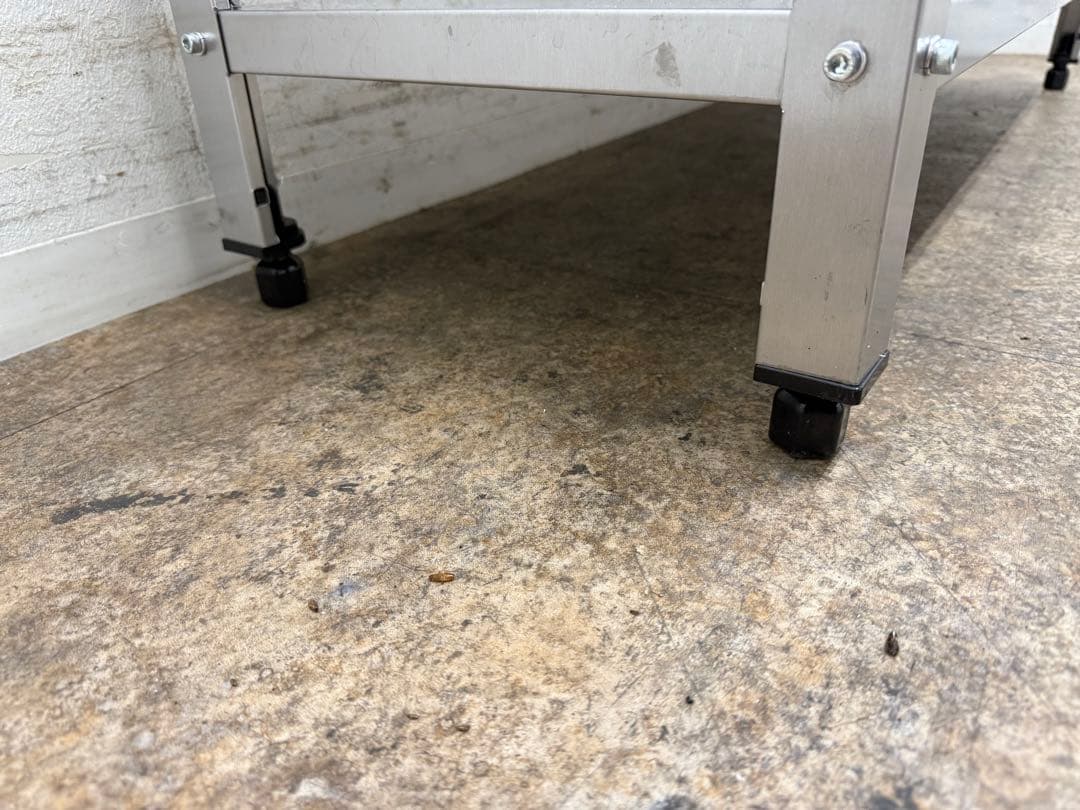 ステンレス　業務用　作業台　厨房　飲食店　W１２００ｘD４５０ｘH８００ｍｍ