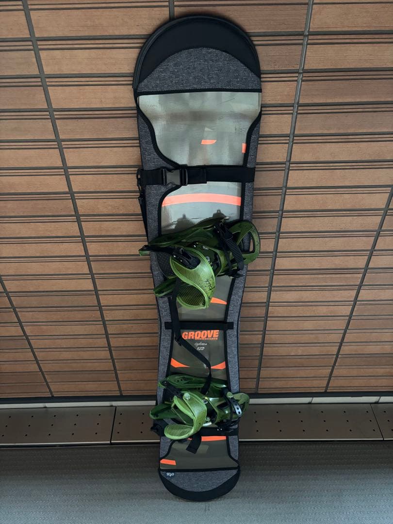 スノーボード GROOVE 158cmビンディング付き/ケース付き