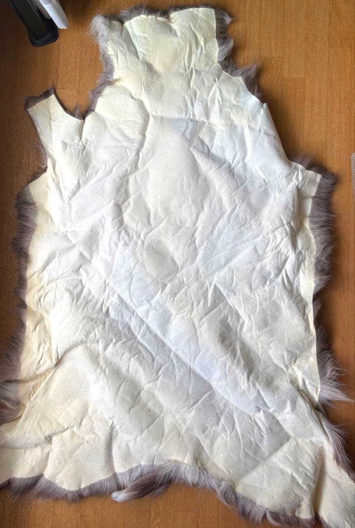 トナカイ　艶々の毛皮　ラグ