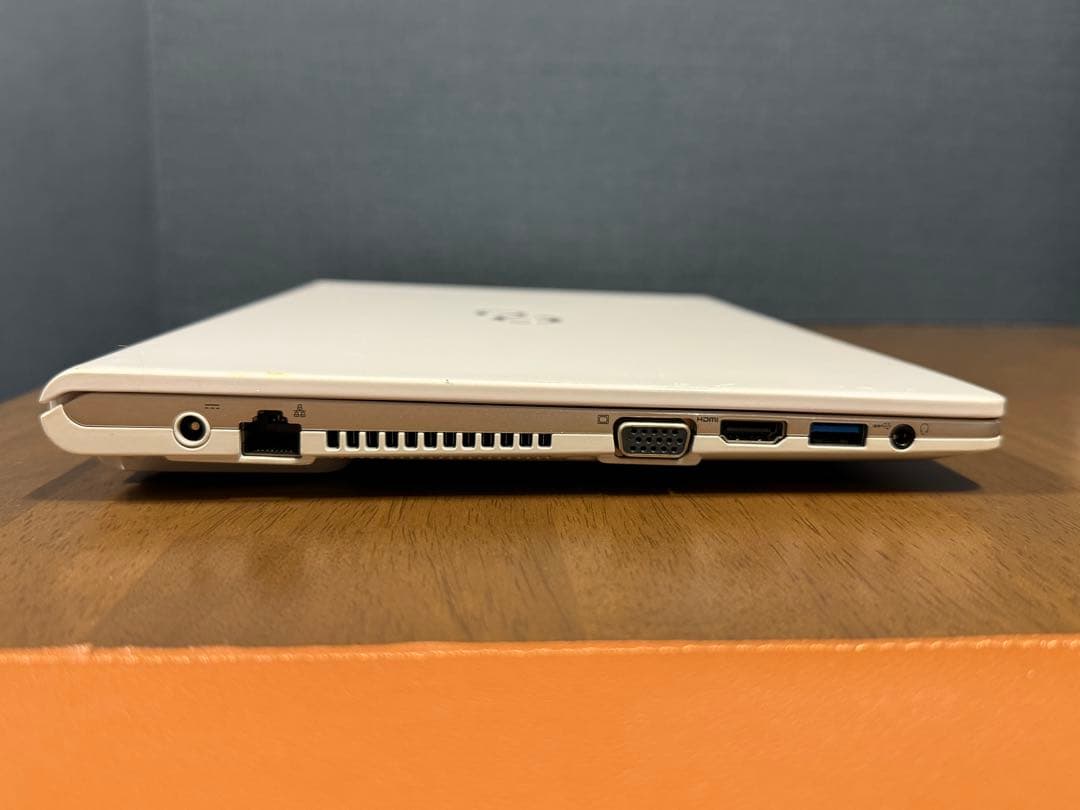 富士通　LIFEBOOK SH90/B1 ノートパソコン