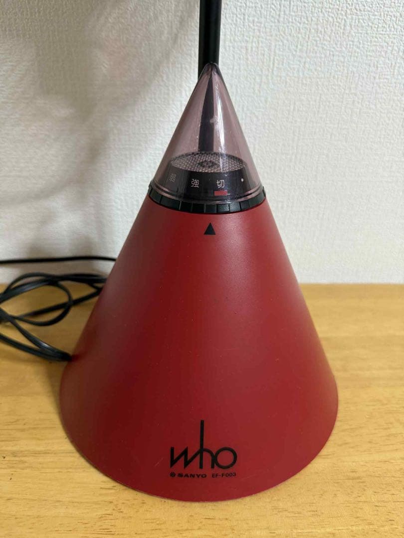 who 赤いコーン型扇風機