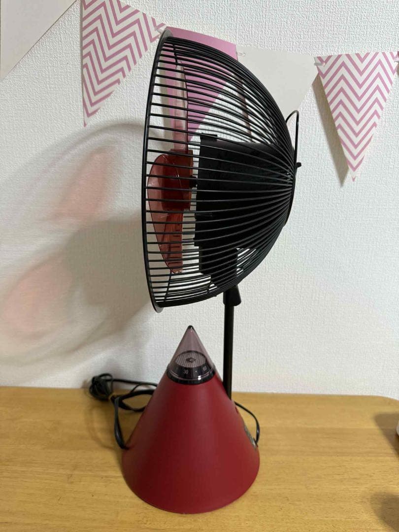 who 赤いコーン型扇風機