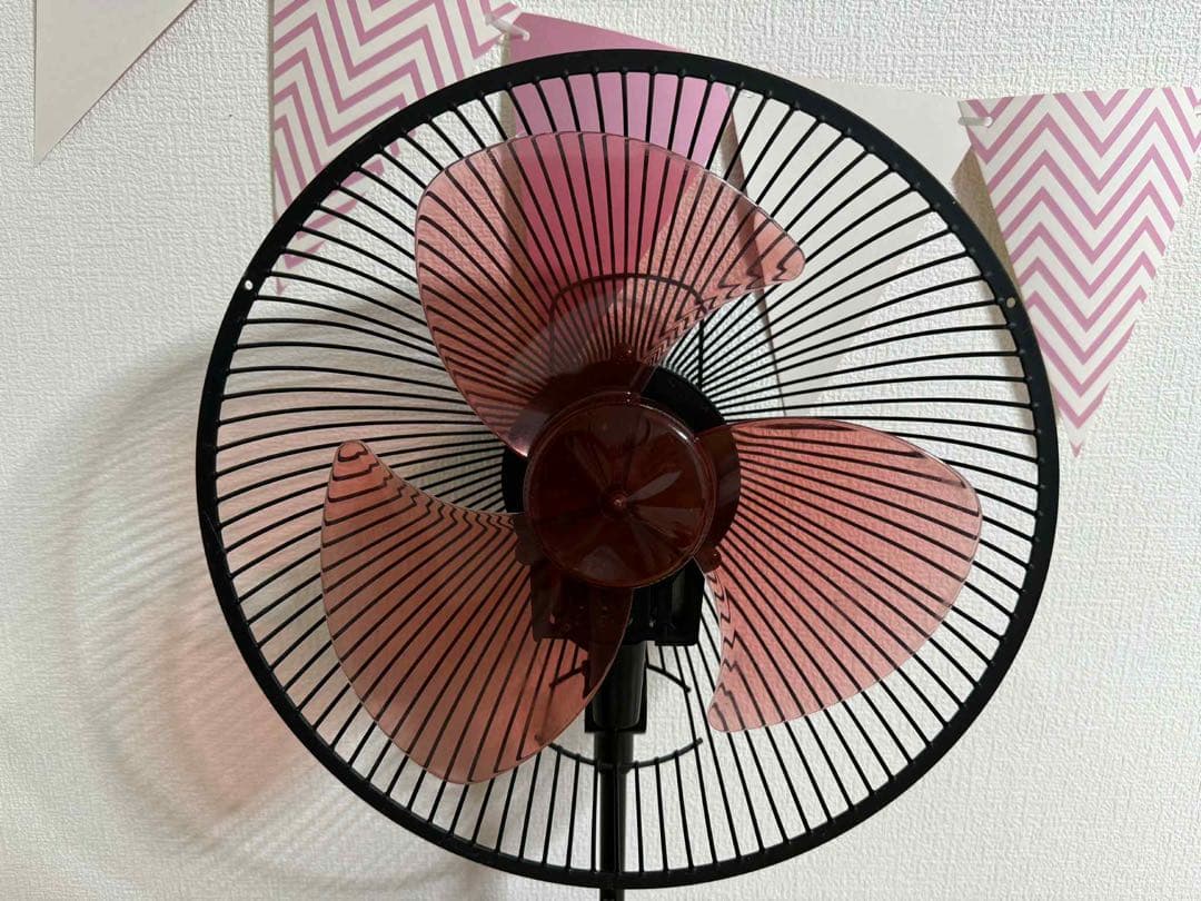 who 赤いコーン型扇風機