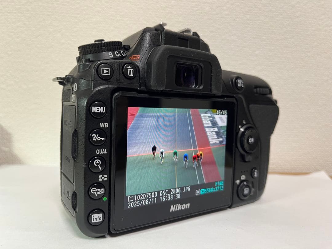 ニコン Nikon D7500 ★シャッター数：6769枚