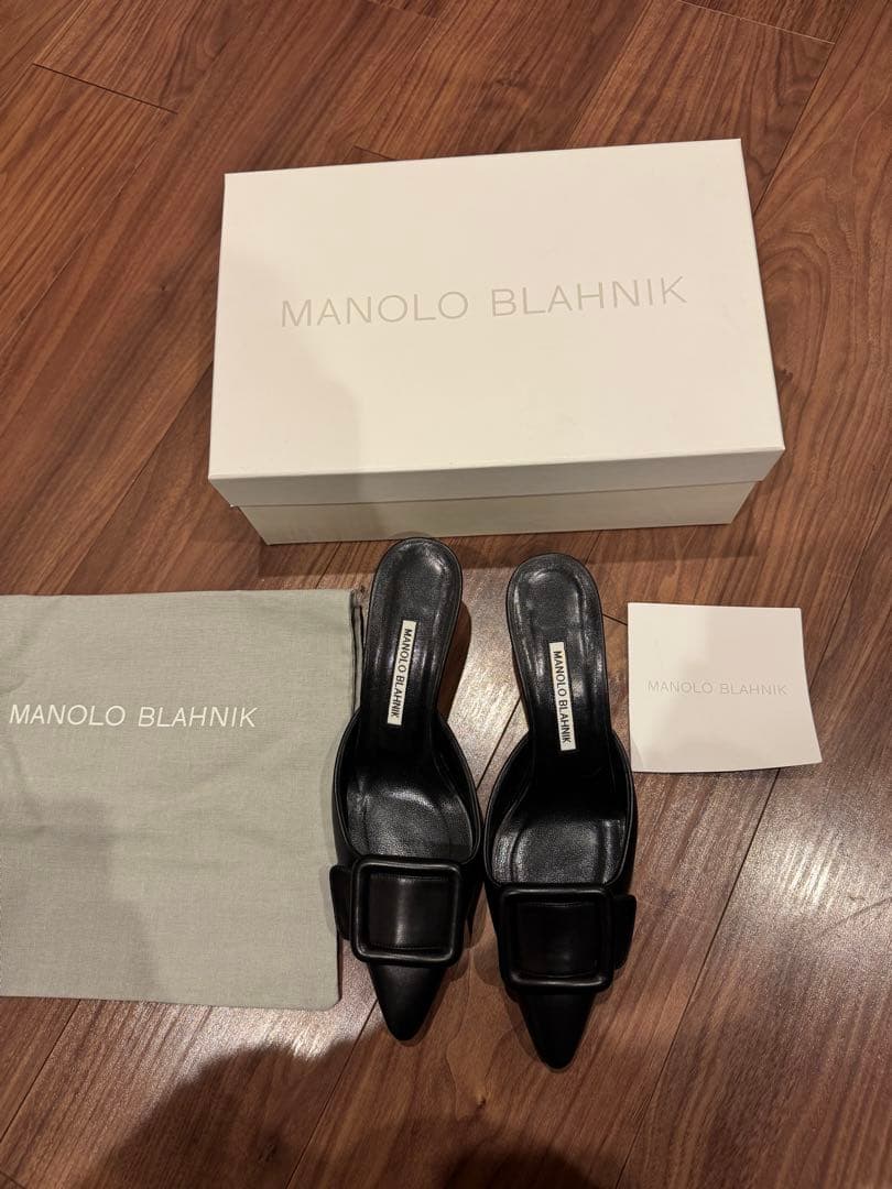 MANOLO BLAHNIK メイセール