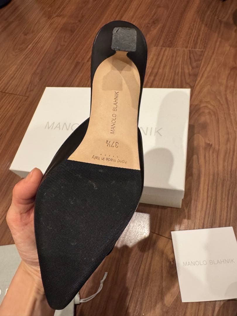 MANOLO BLAHNIK メイセール