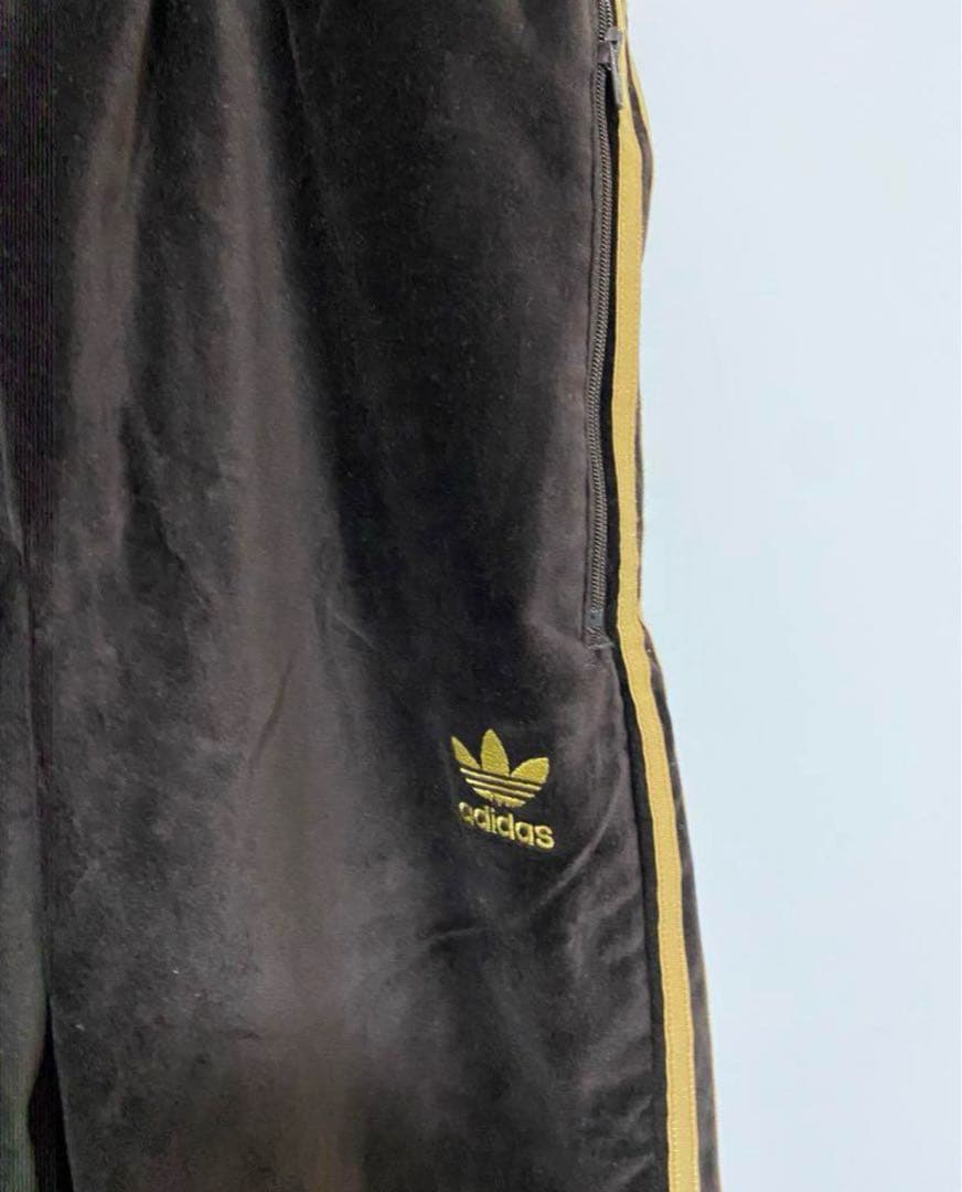 adidasベロアパンツ