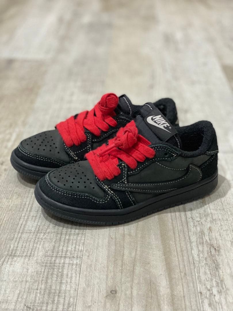 Travis Scott × Nike TD Blackphantom 17.5