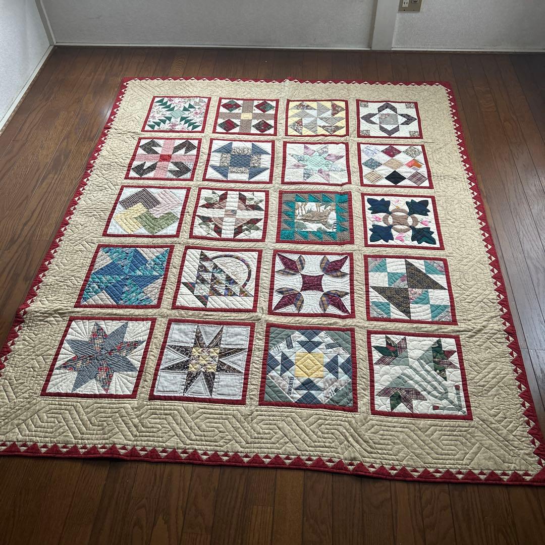 パッチワークパターンのタペストリー約195cm×160cm