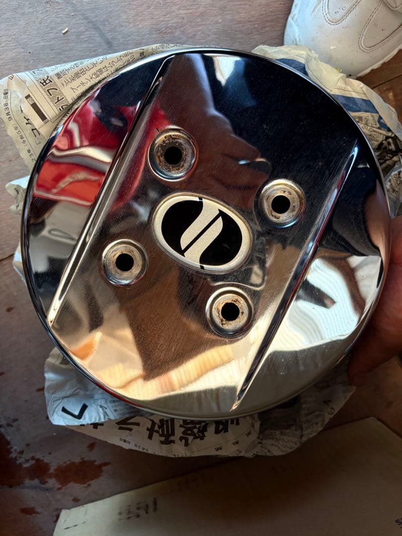 UDビックサム低床　純正リアセンターキャップ4枚