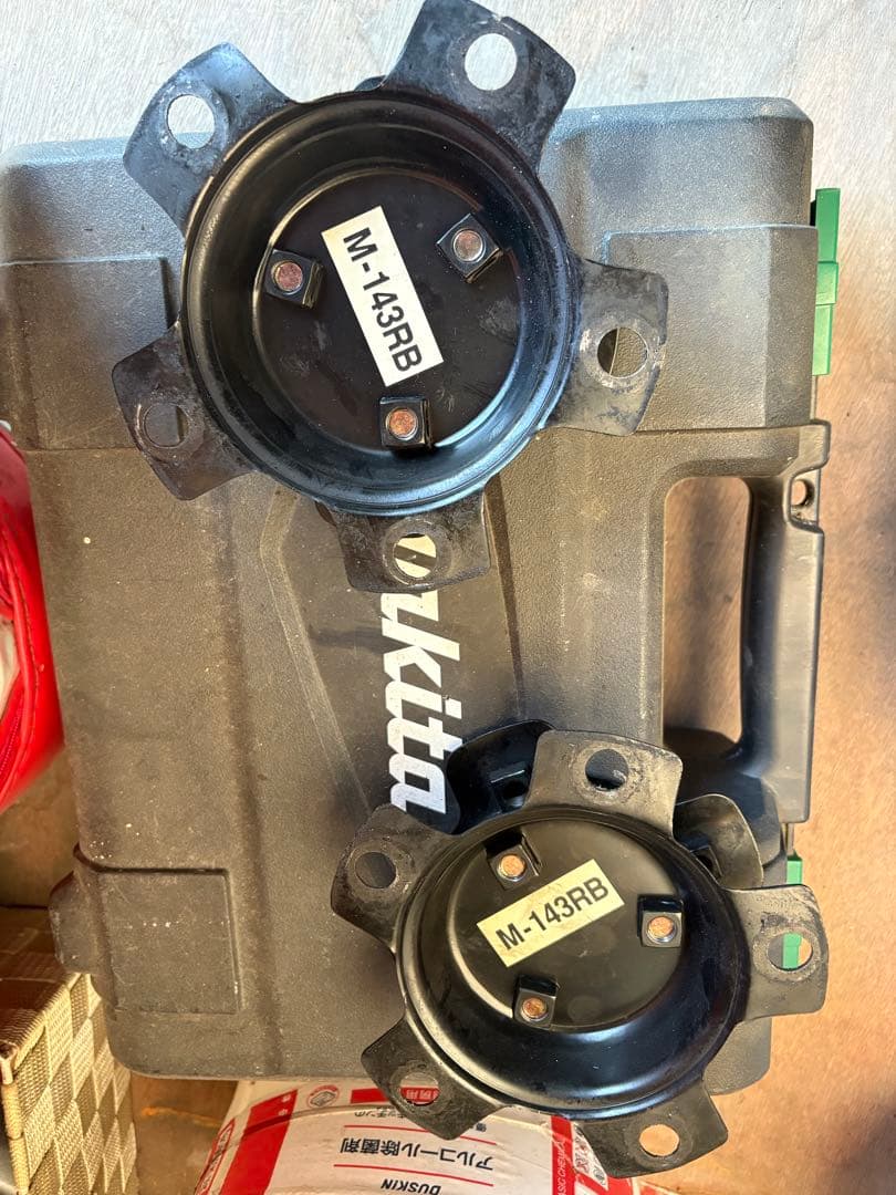 UDビックサム低床　純正リアセンターキャップ4枚