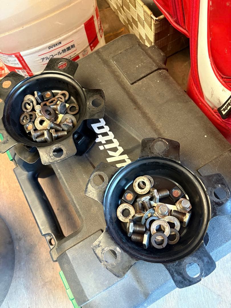 UDビックサム低床　純正リアセンターキャップ4枚