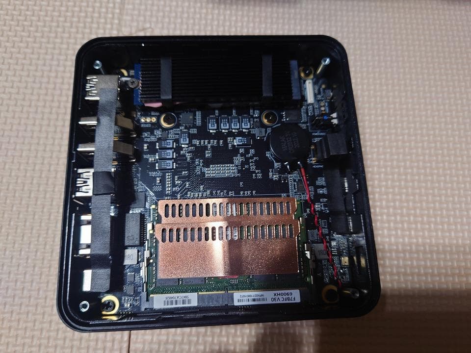 MINISFORUM UM690 32GB 1TBSSD ミニPC　美品＋おまけ