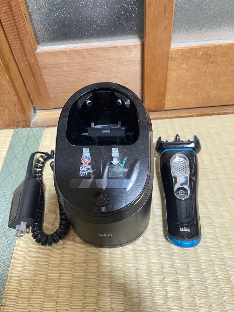 Braun S9 電気シェーバー 充電スタンド付き