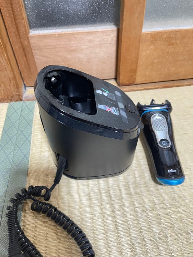 Braun S9 電気シェーバー 充電スタンド付き