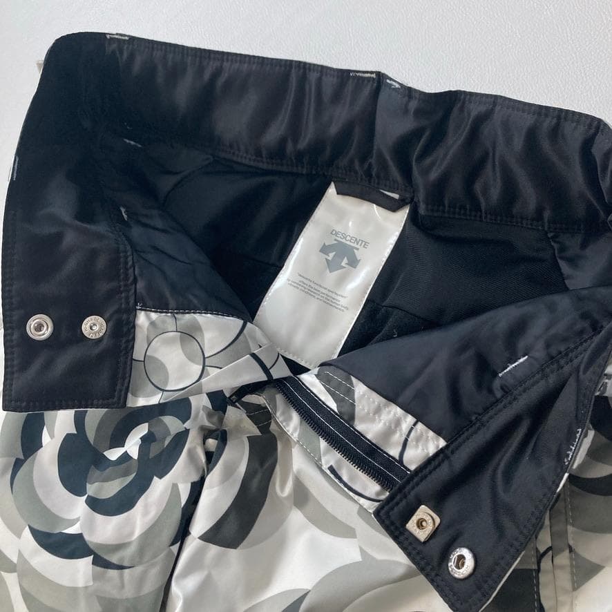 【高機能】デサント　レディース スキーウェア 上下セット L 花柄 ヒートナビ