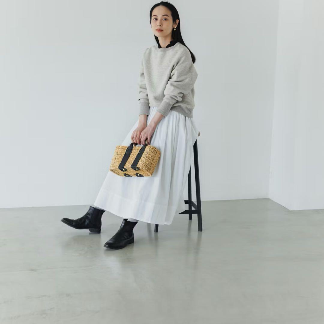 北欧暮らしの道具店　凛とした、大人のための白スカートクラシコム　フレアスカート