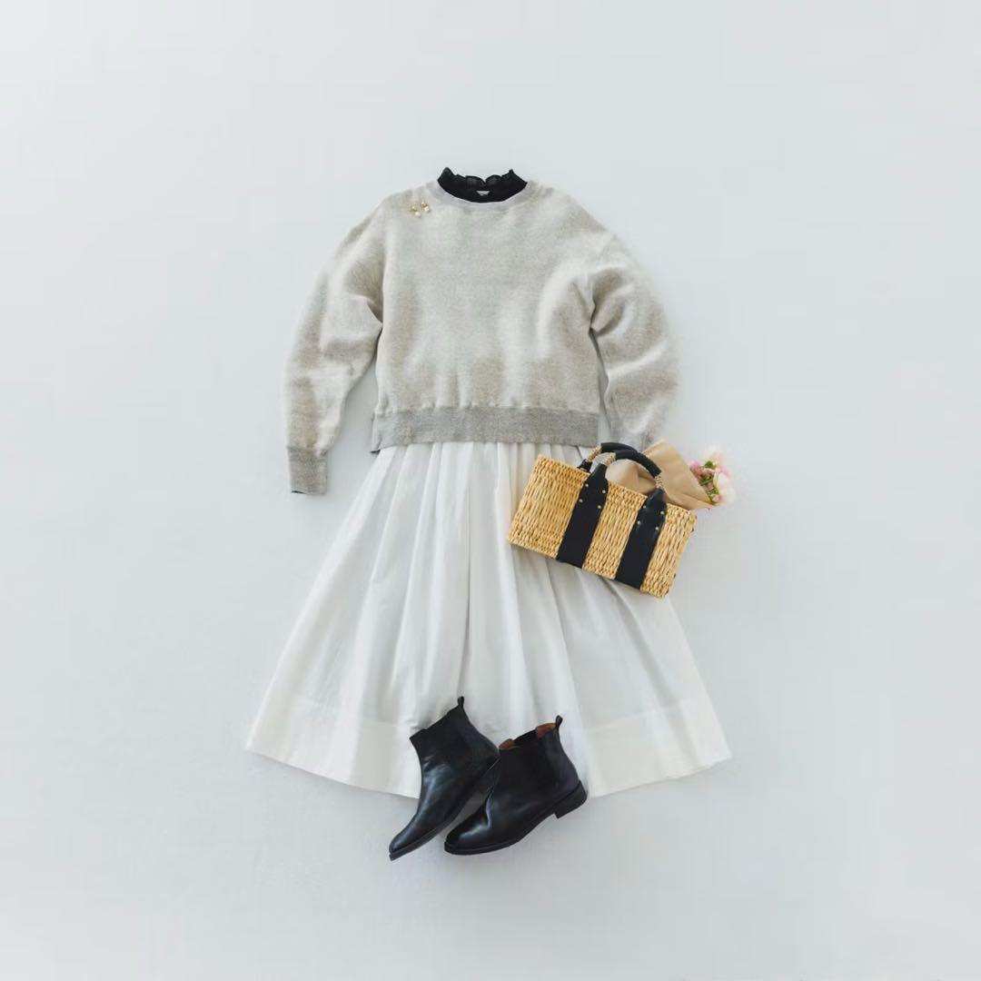 北欧暮らしの道具店　凛とした、大人のための白スカートクラシコム　フレアスカート