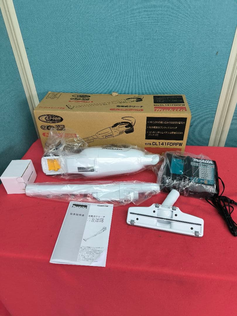 新品　マキタ コードレス掃除機14.4Vバッテリ充電器付 CL141FDRFW