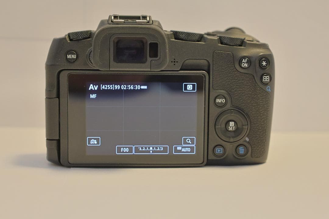 【美品 フルサイズミラーレスカメラ】EOS RP ボディ 他