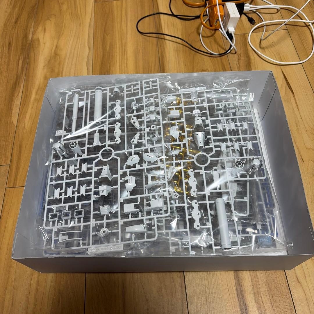 RG 1/144 ガンダムベース限定 Hi-νガンダム[チタニウムフィニッシュ]