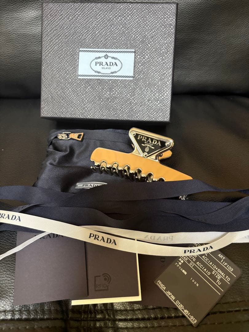 PRADA ヘアクリップ シルバー