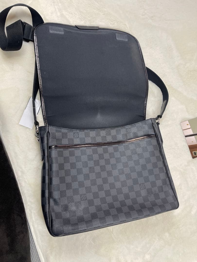 【使用感あり】LOUISVUITTON ルイヴィトン　グラフィット　ダニエルGM