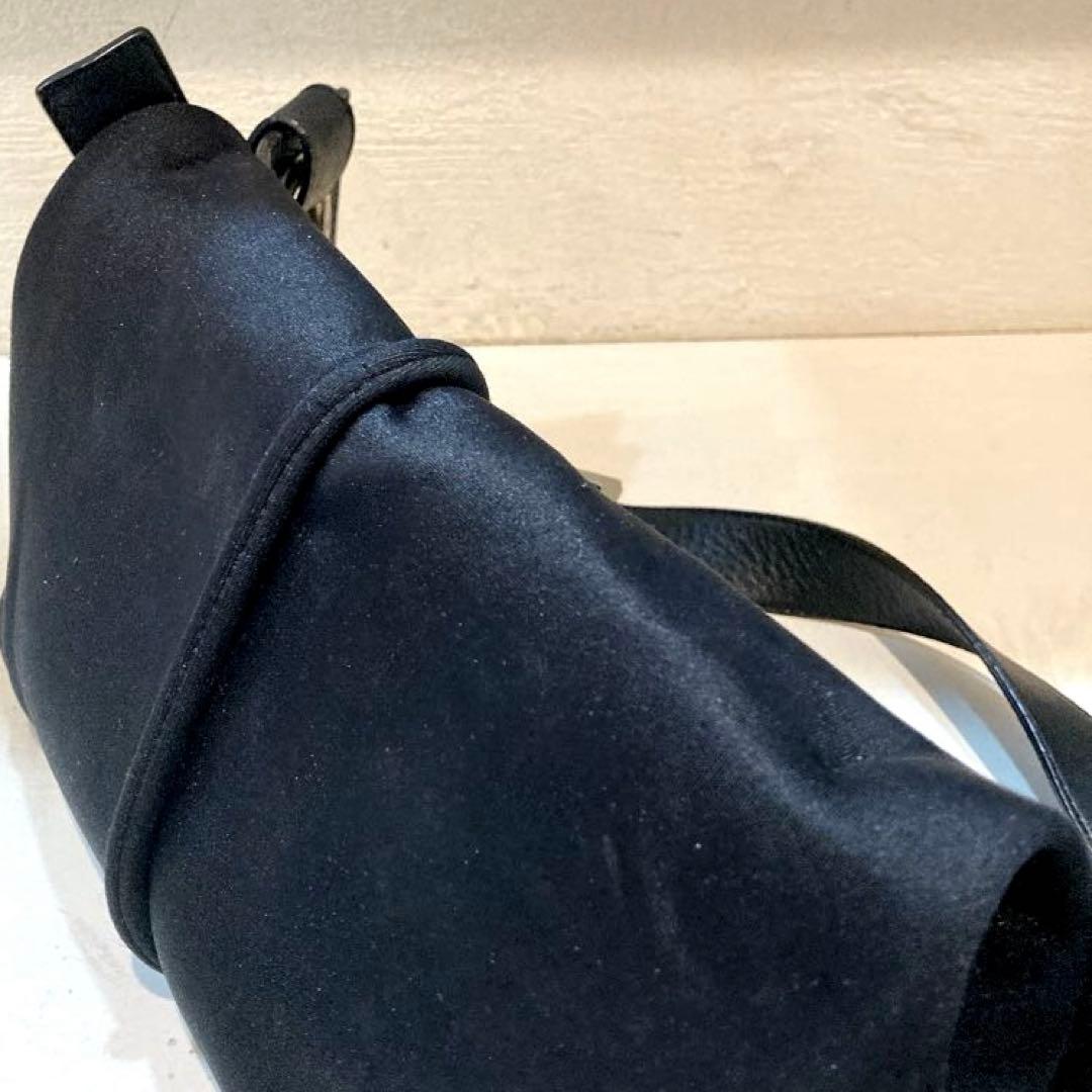 【美品】kawa-kawa NO1289 WETボディバッグ　Ｍサイズ　黒