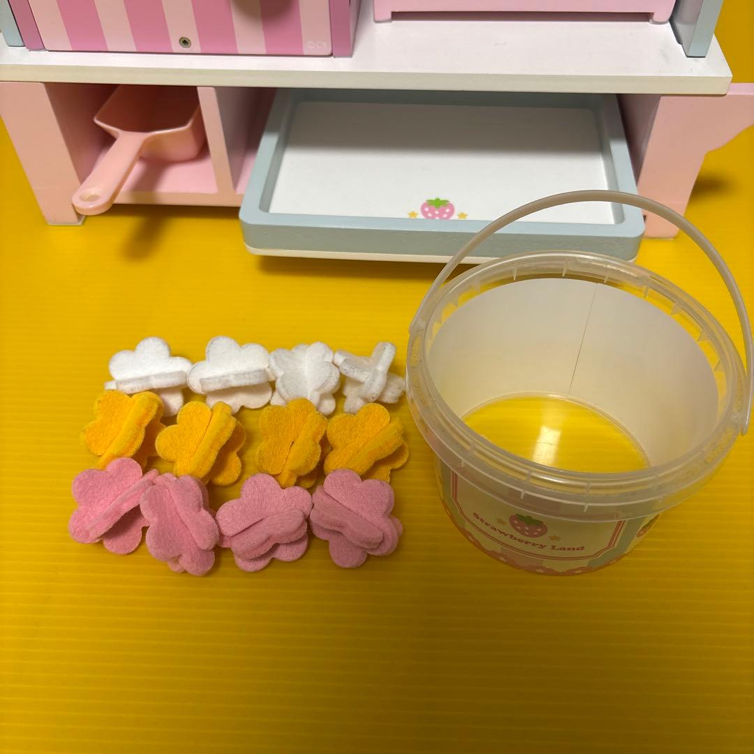 d*3様 マザーガーデン 野いちごランドのフードワゴン