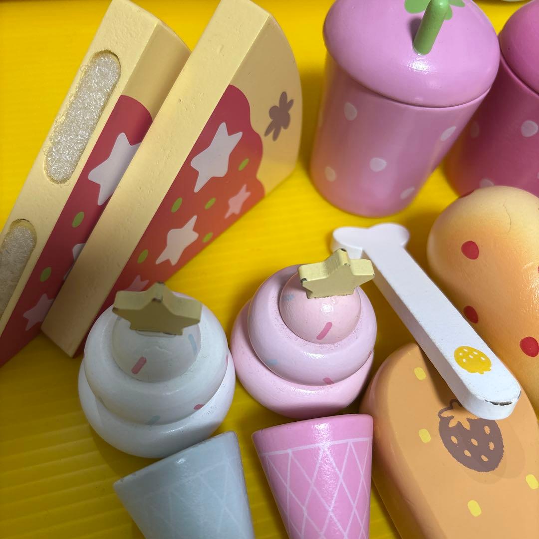 d*3様 マザーガーデン 野いちごランドのフードワゴン