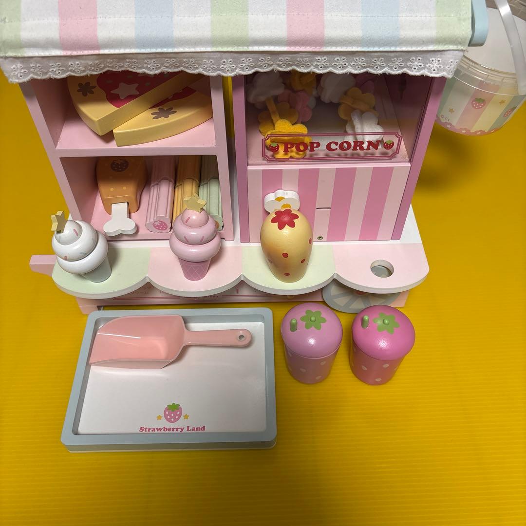 d*3様 マザーガーデン 野いちごランドのフードワゴン