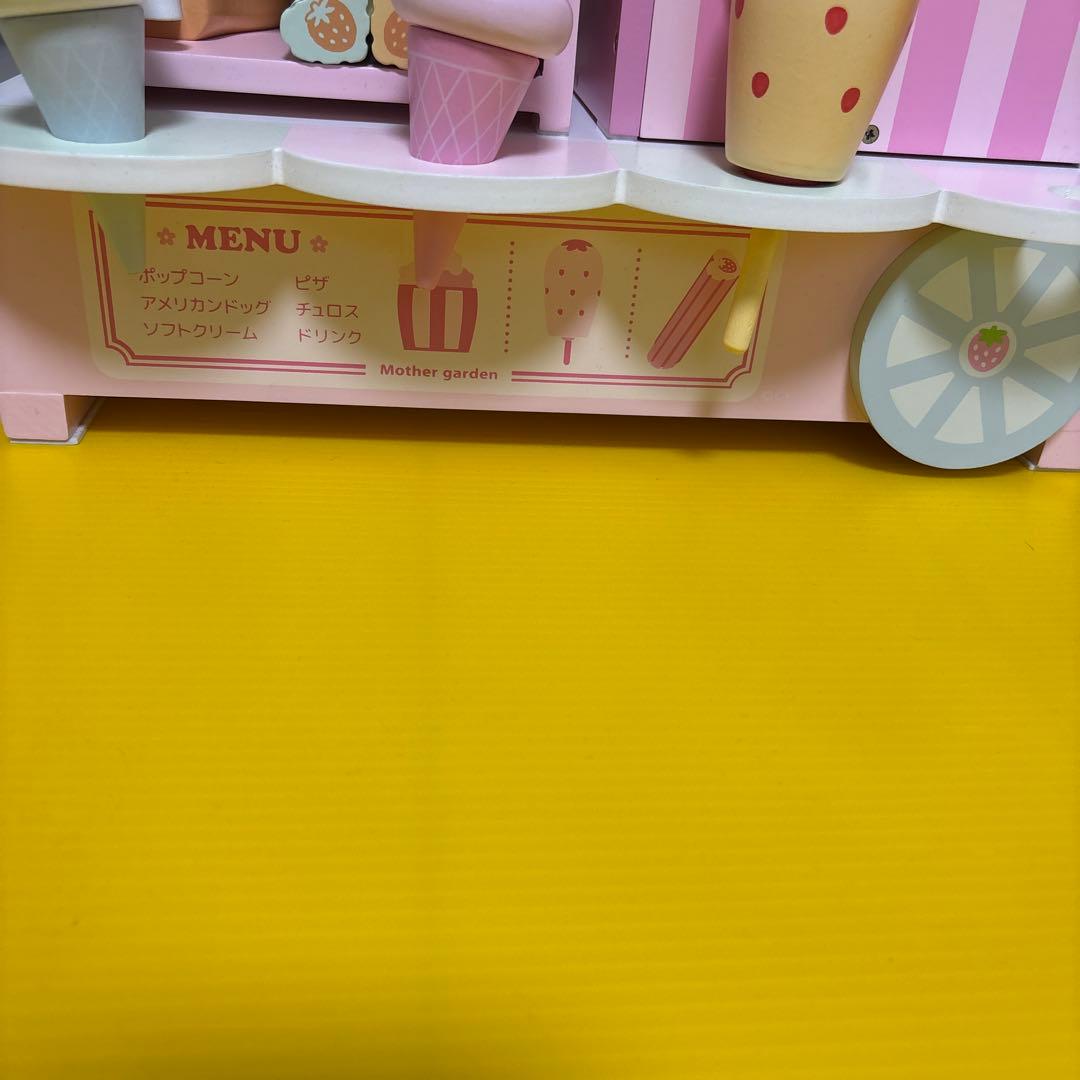 d*3様 マザーガーデン 野いちごランドのフードワゴン
