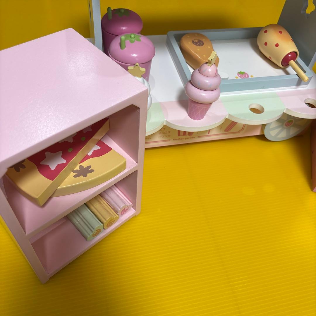 d*3様 マザーガーデン 野いちごランドのフードワゴン