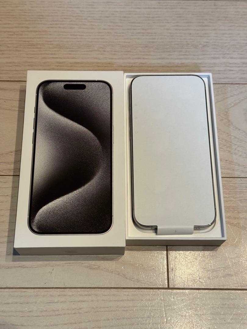 iPhone 15 Pro ホワイトチタニウム　512GB