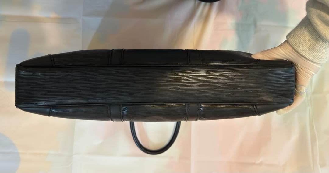 ルイ・ヴィトン バッグ エピ ポルトドキュマンヴォワヤージュ M59162