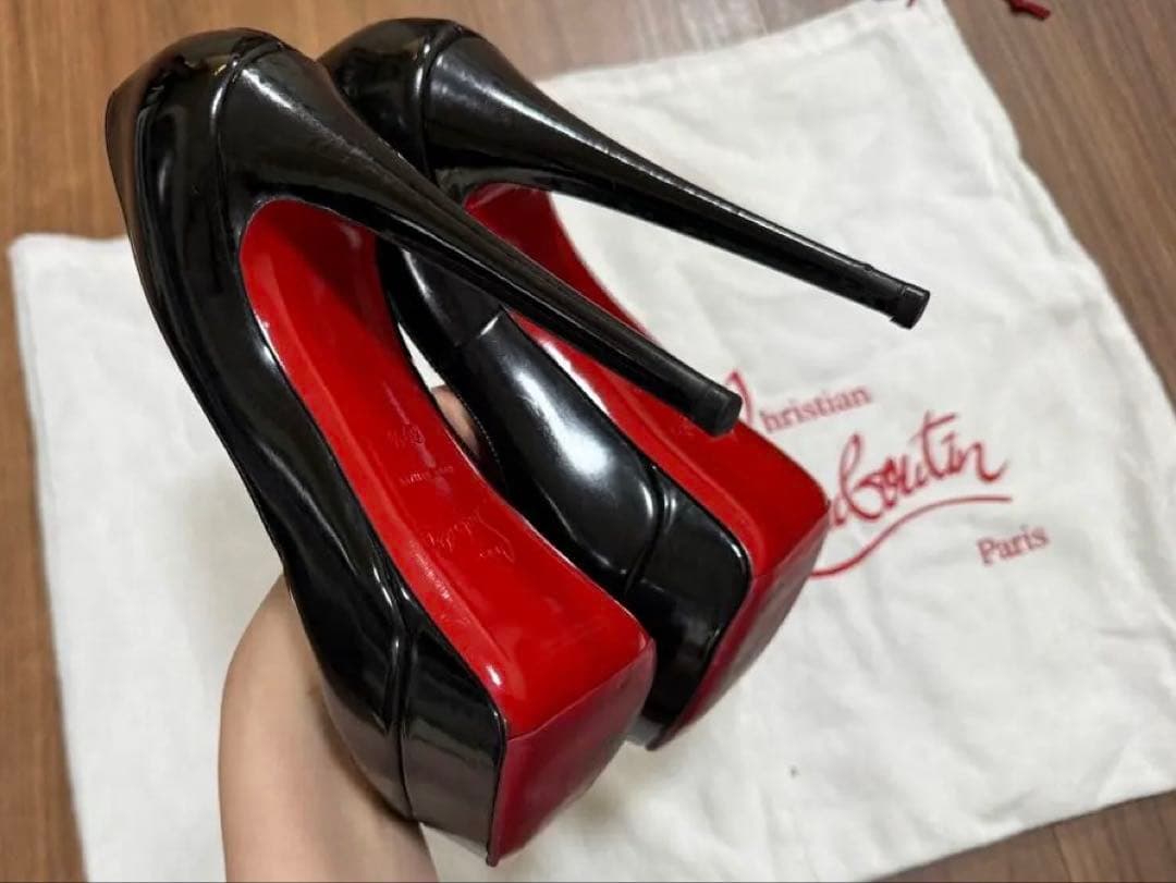 Christian Louboutin パテントパンプス 37.5 黒