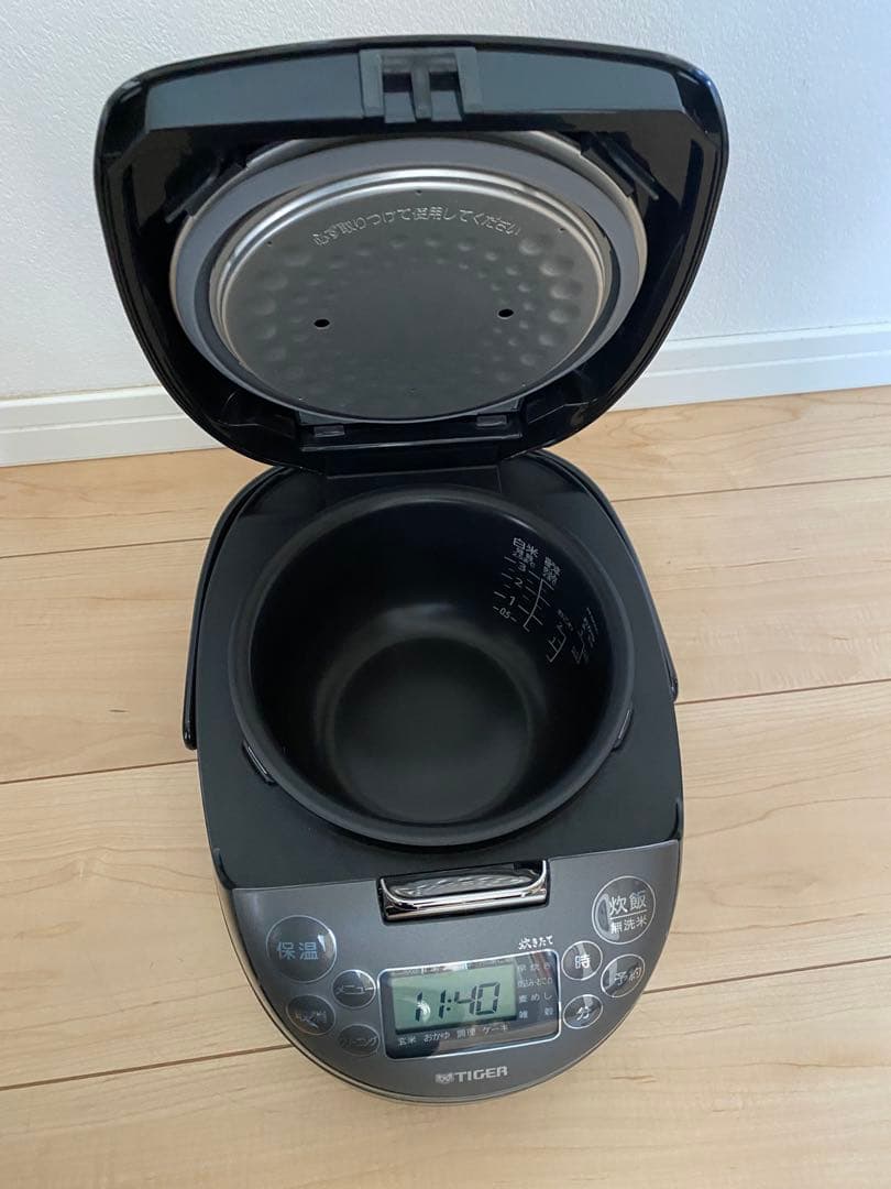 TIGER IHジャー炊飯器炊きたて3合　JPF-G