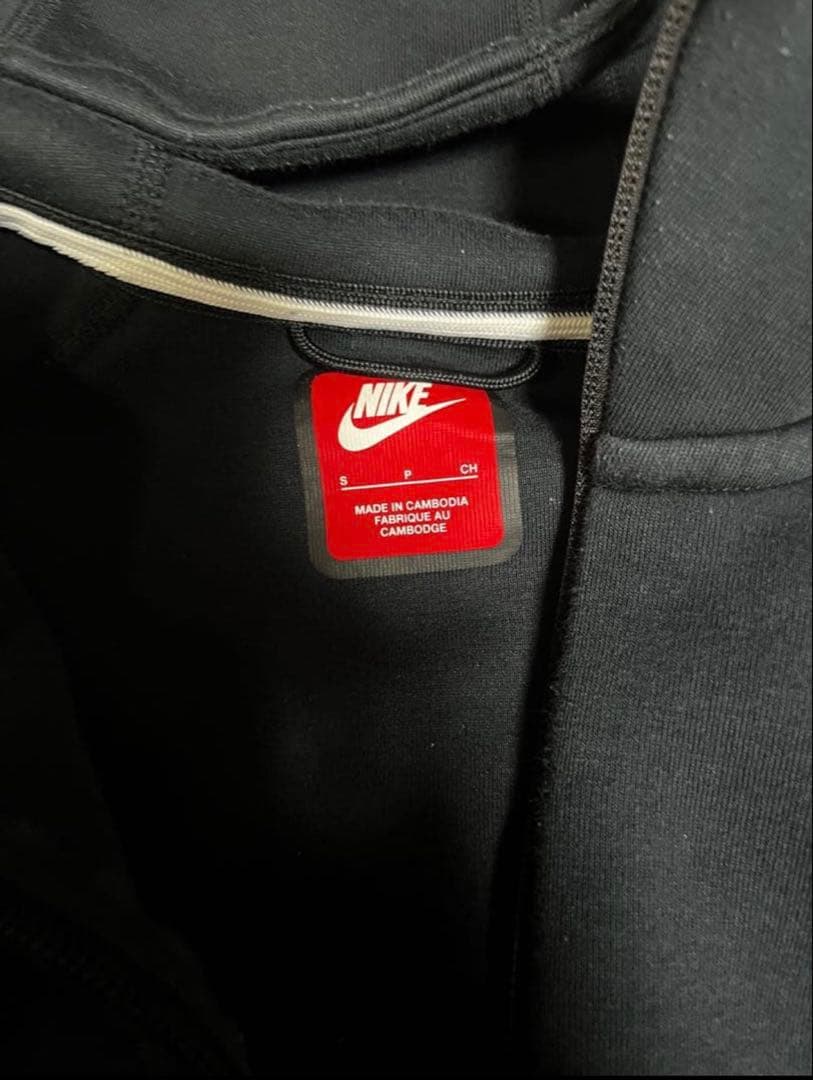 Nike テックフリース黒上のみ‼️