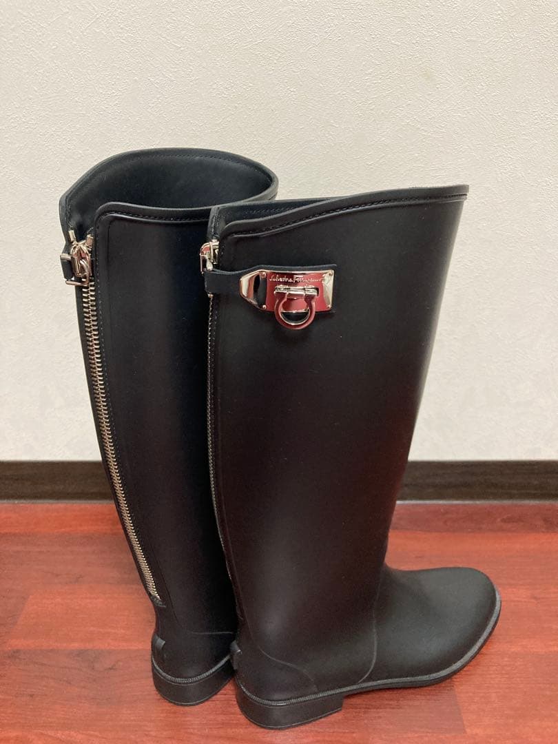 Salvatore Ferragamo 黒 レインブーツ