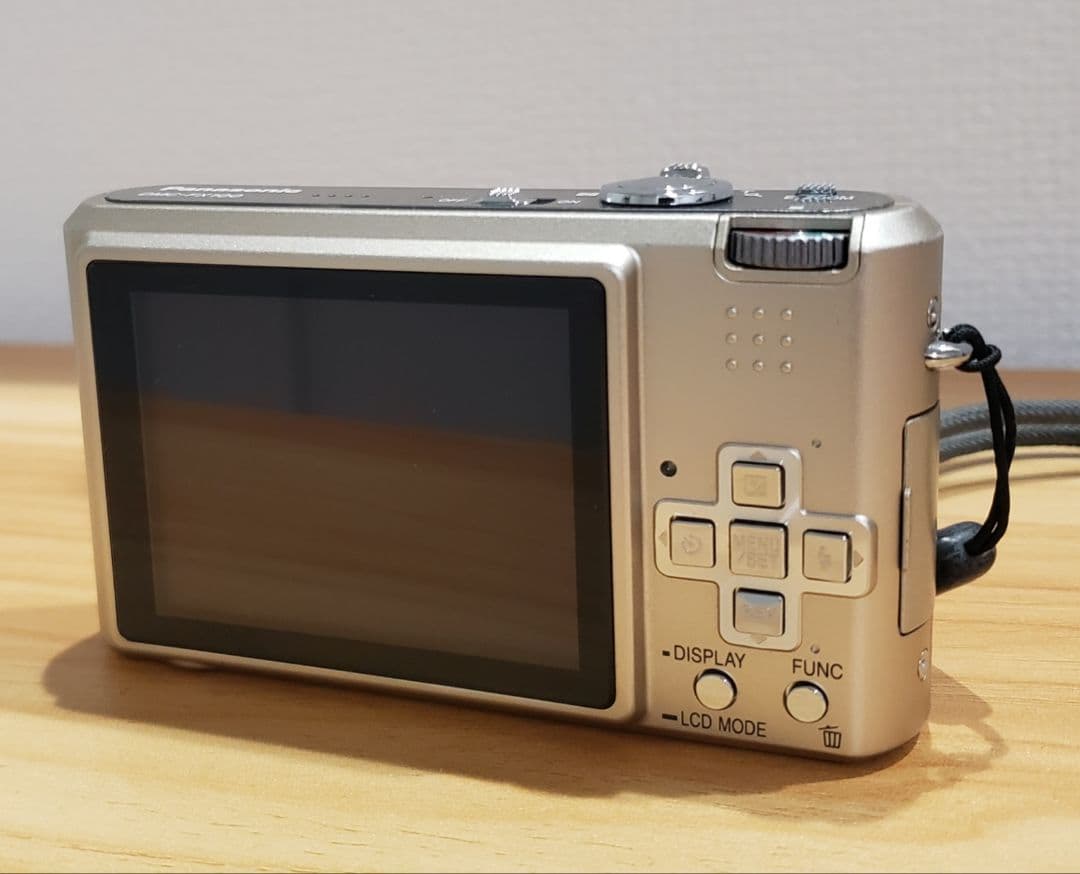 Panasonic コンパクトデジタルカメラ LUMIX DMC-FX100