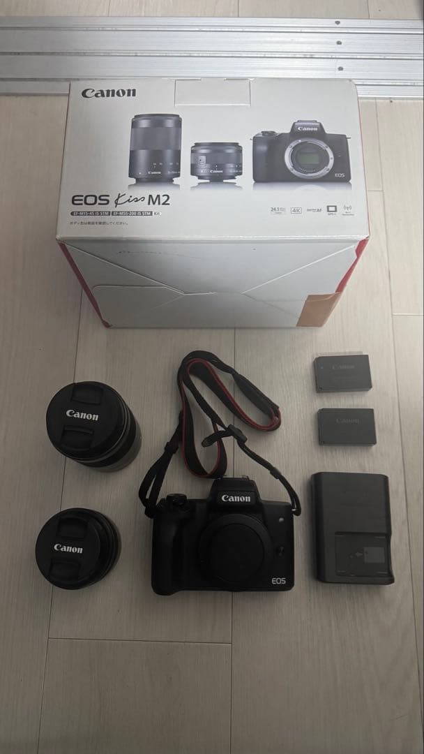Canon EOS Kiss M2ダブルズームキット ブラック