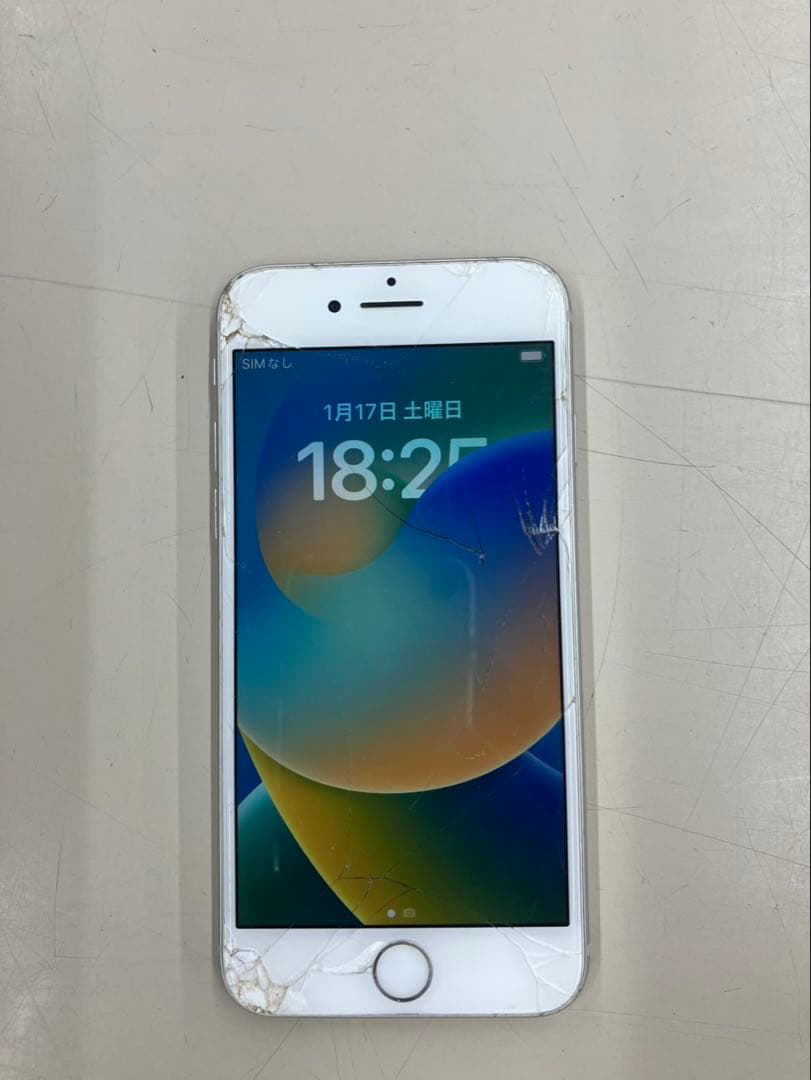 Apple iPhone 8 本体　ホワイト 画面ひび割れ