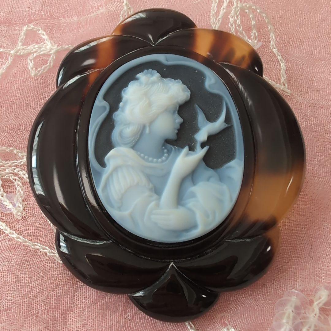 本鼈甲ストーンカメオ 女性の横顔ブローチ