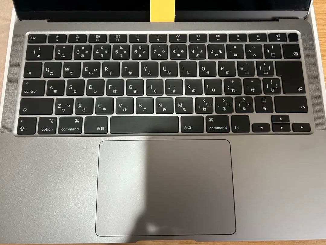 【美品】MacBookAir 2020 16GB クアッドコア 250GB